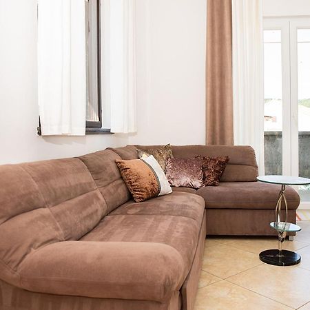 Apartman Mira I Denis Supetarska Draga Εξωτερικό φωτογραφία