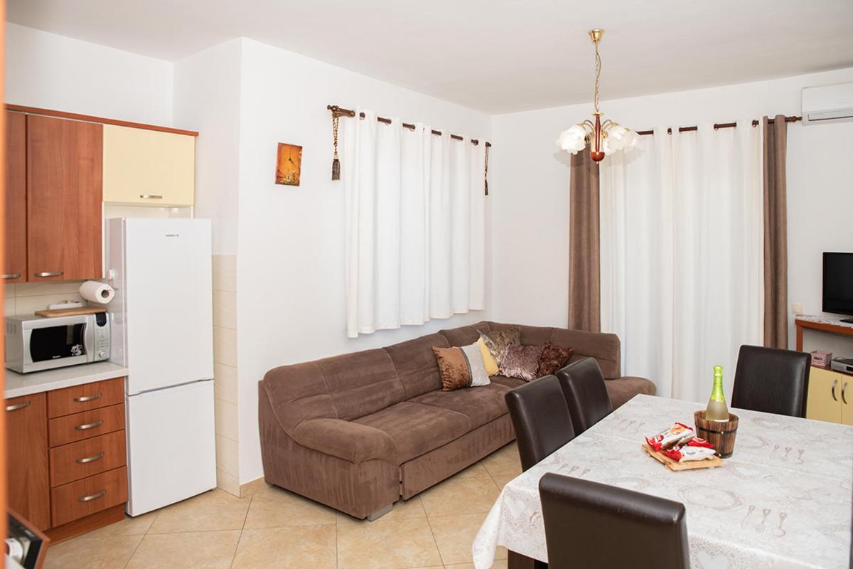 Apartman Mira I Denis Supetarska Draga Εξωτερικό φωτογραφία