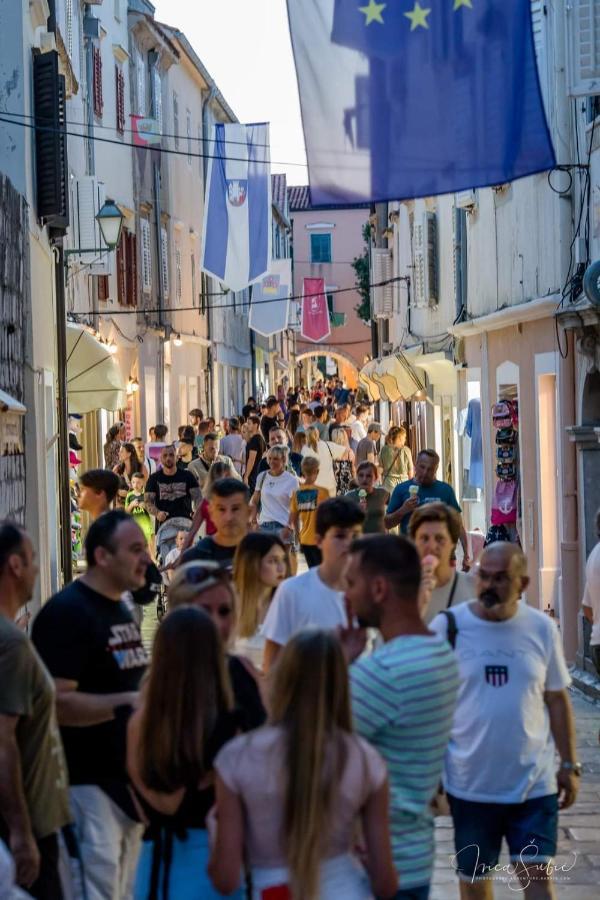 Apartman Mira I Denis Supetarska Draga Εξωτερικό φωτογραφία