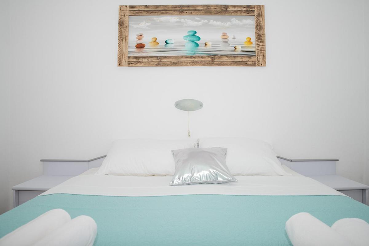 Apartman Mira I Denis Supetarska Draga Εξωτερικό φωτογραφία